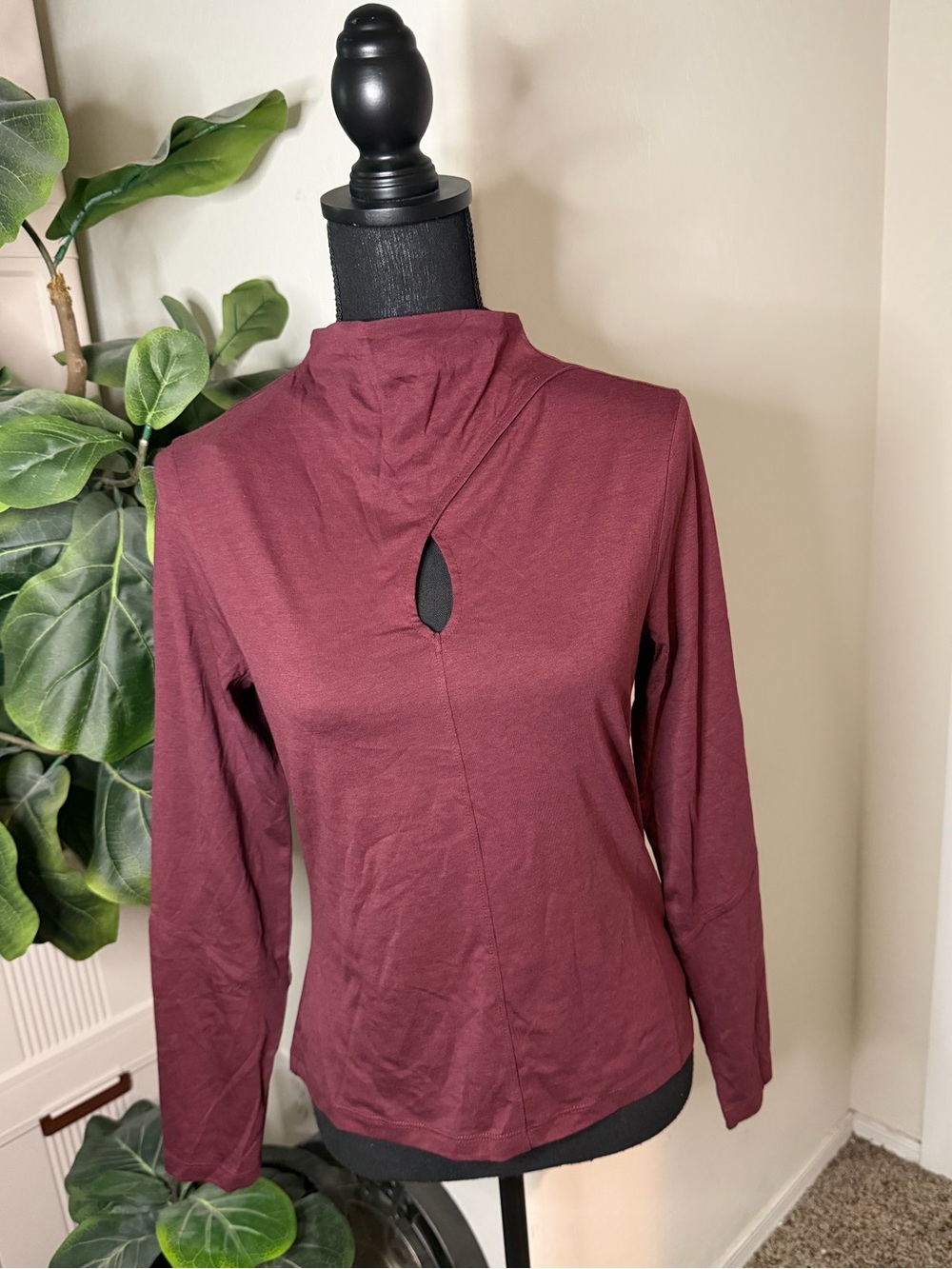 Women's Maroon Long-Sleeve Keyhole Top